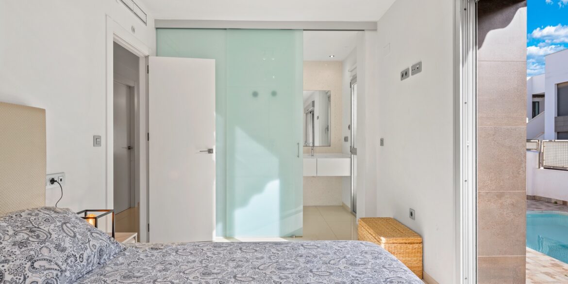 o_1jgq2v5us13gpn3f191pm6k2p232