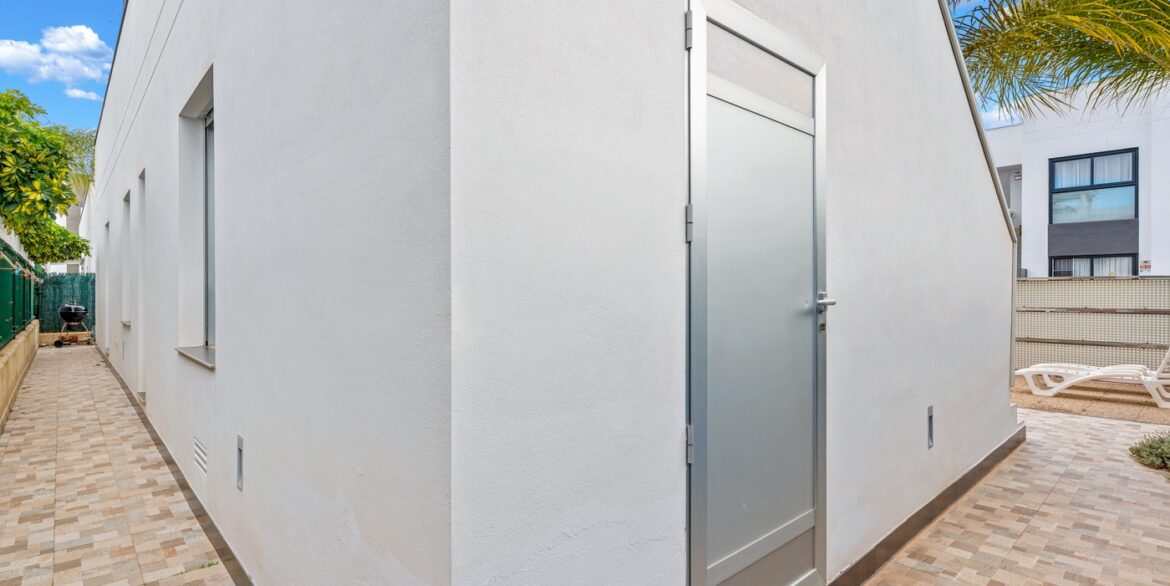 o_1jgq2v5us1qa7ote1g6ie011c1l2i