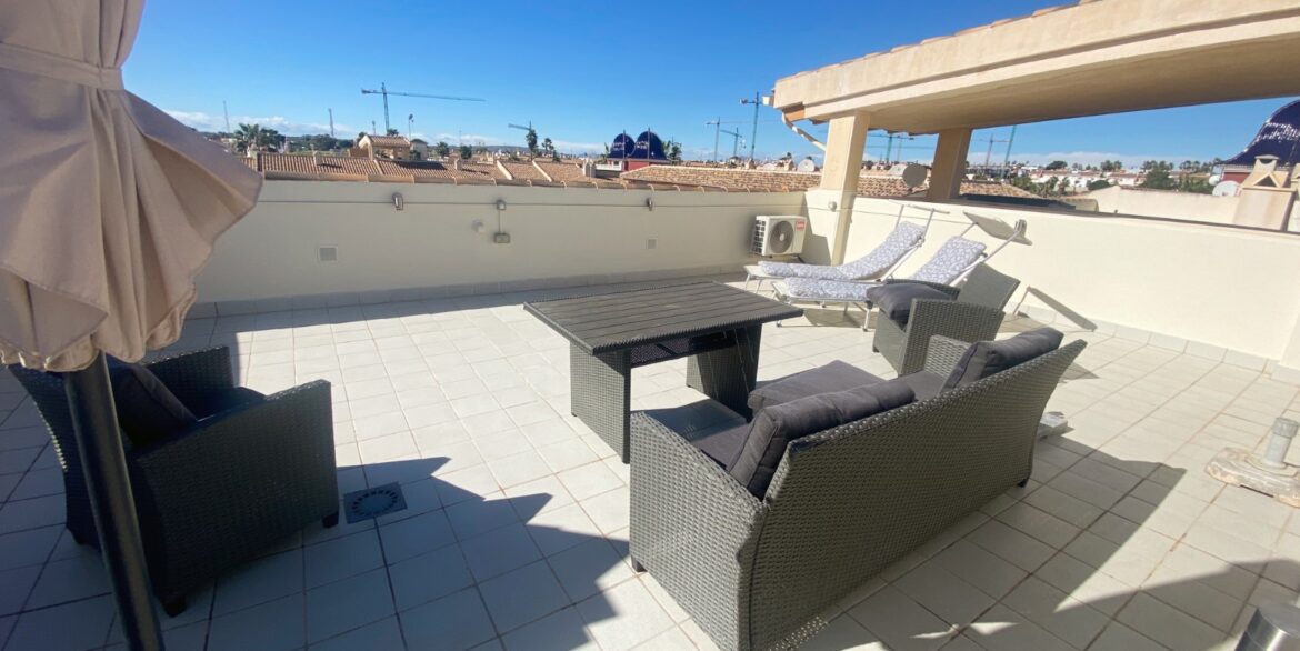 o_1jh0otgup1m64812ebtf7u1q3b2t