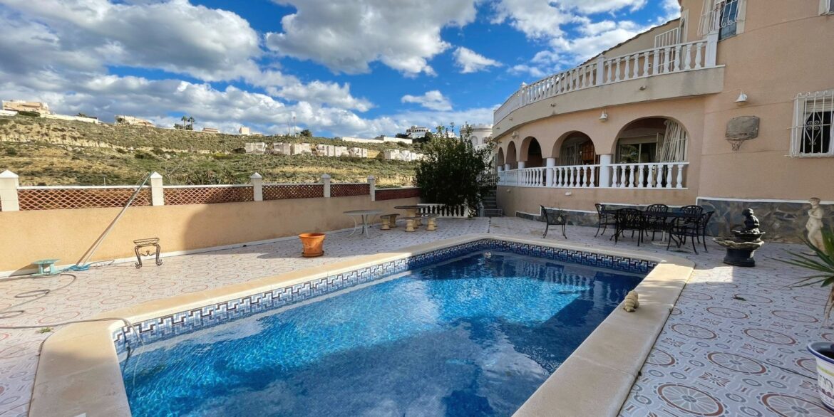 o_1jh0qpfnv11me1b9m8u3hq814q3g