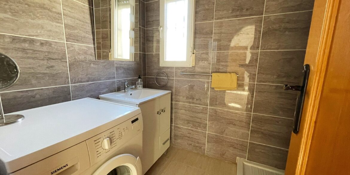 o_1jh0tof2n1b001pj3ttt1p38159n3g