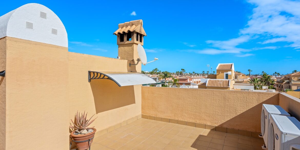 o_1jh0v67e3105b12eb11k059d1bu73q