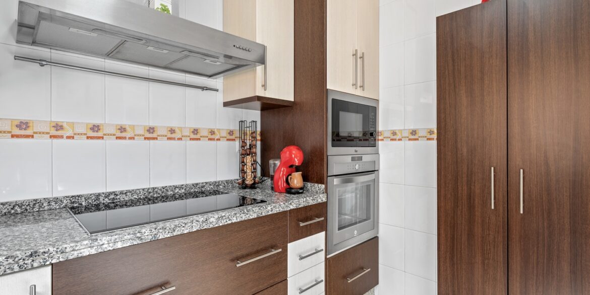 o_1jh0v67e3181r1h9i19sn1isj33544