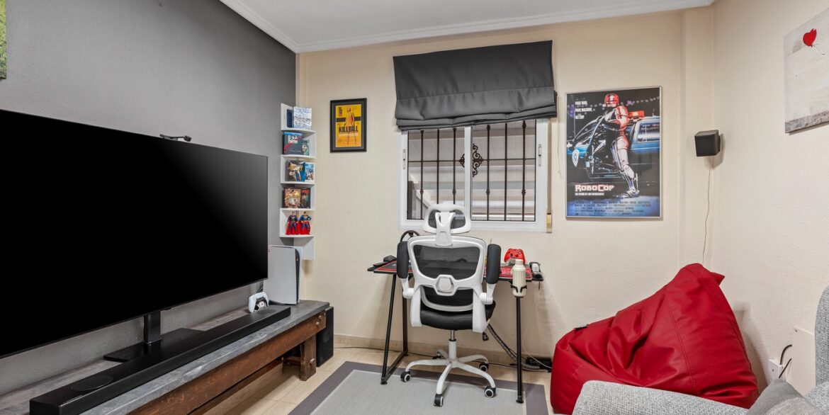 o_1jh0v67e31b0ipev1thredkaet3r