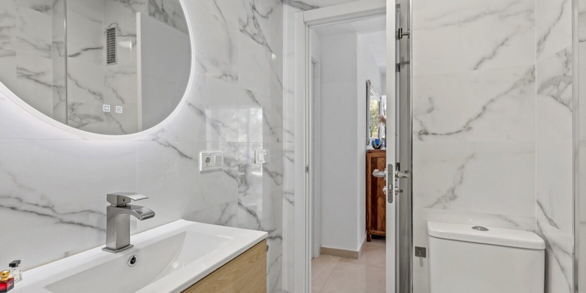 o_1jh1gtmq415ab1sap1emt1rc4176d2p