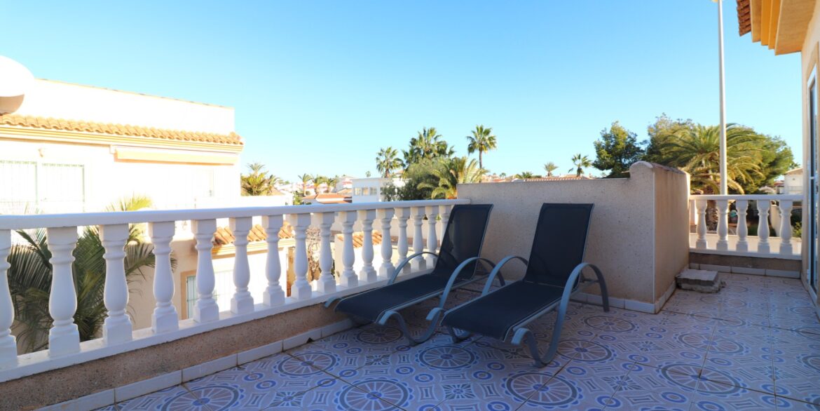 o_1jh6mcotq1u37855hp61oj412r828