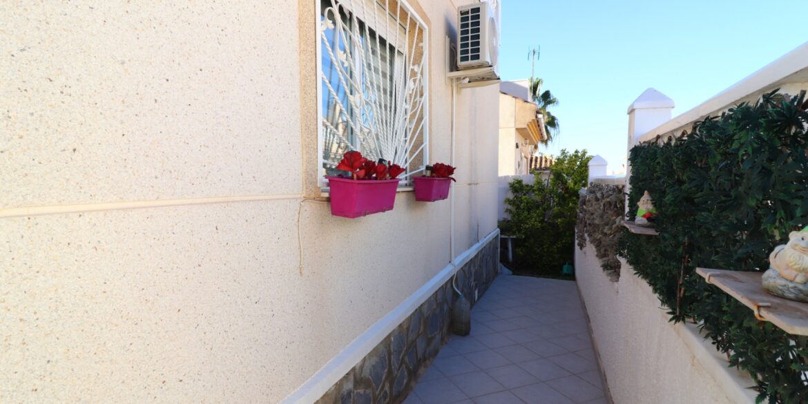 o_1jh6mcotr10rc143jm7d8hlqnl2v