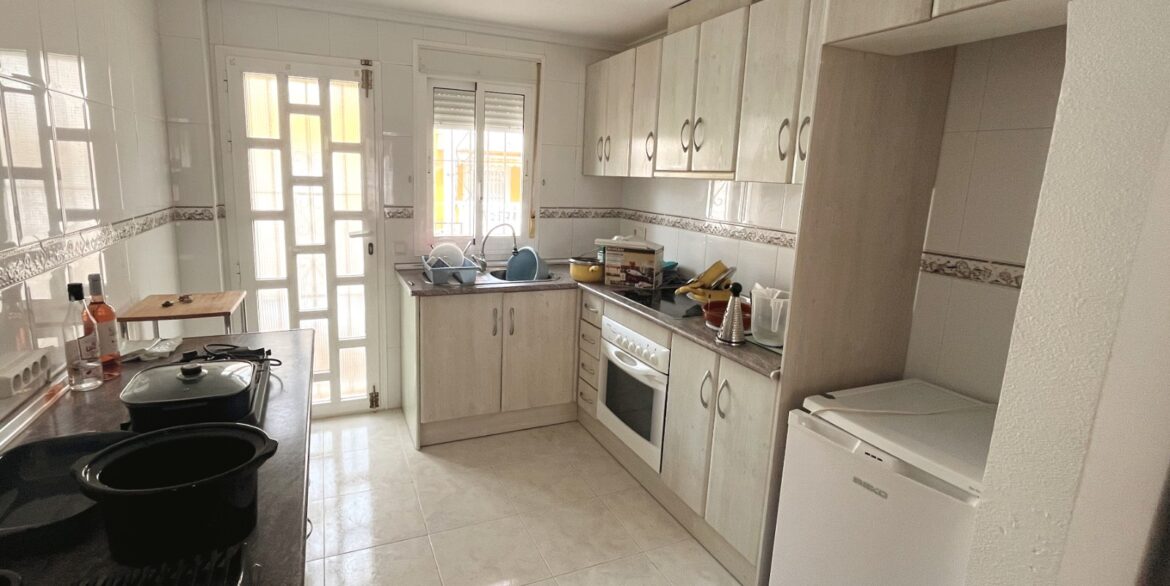 o_1jh8ht4tl18quqof4kuovb1ls224