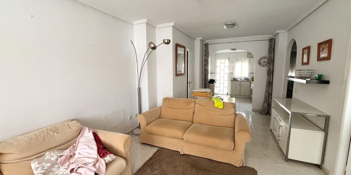 o_1jh8ht4tl1hr71b9i1sr61phn11o822