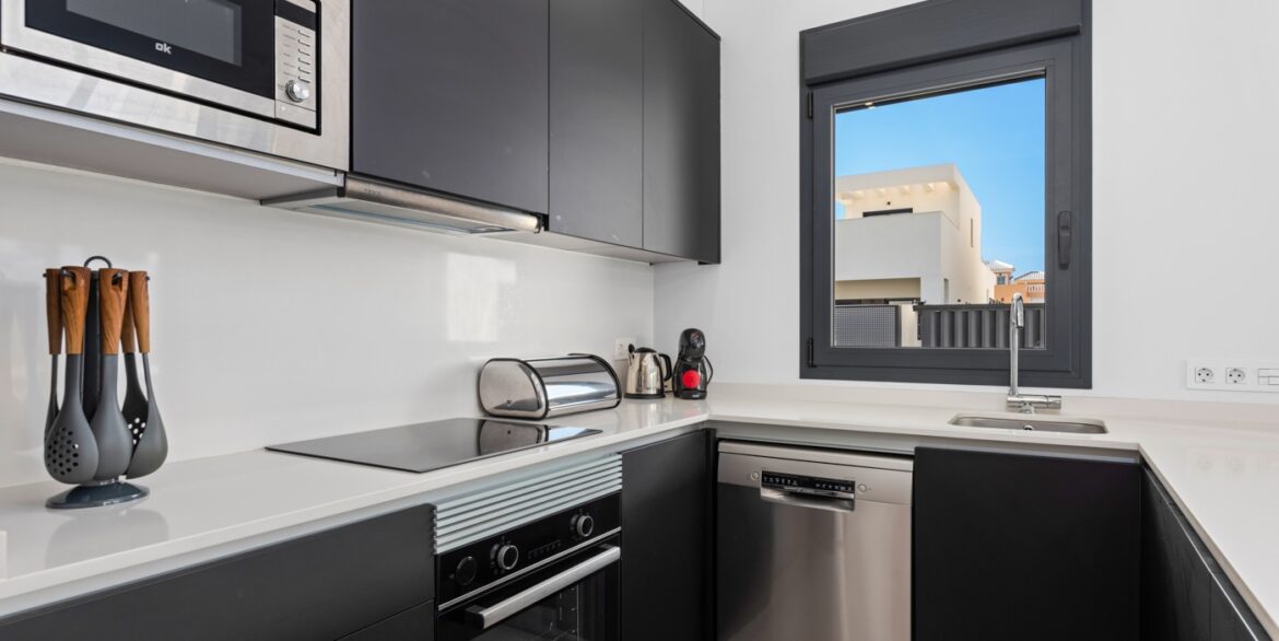 o_1jh97sdjvr7o35hts81992168f30