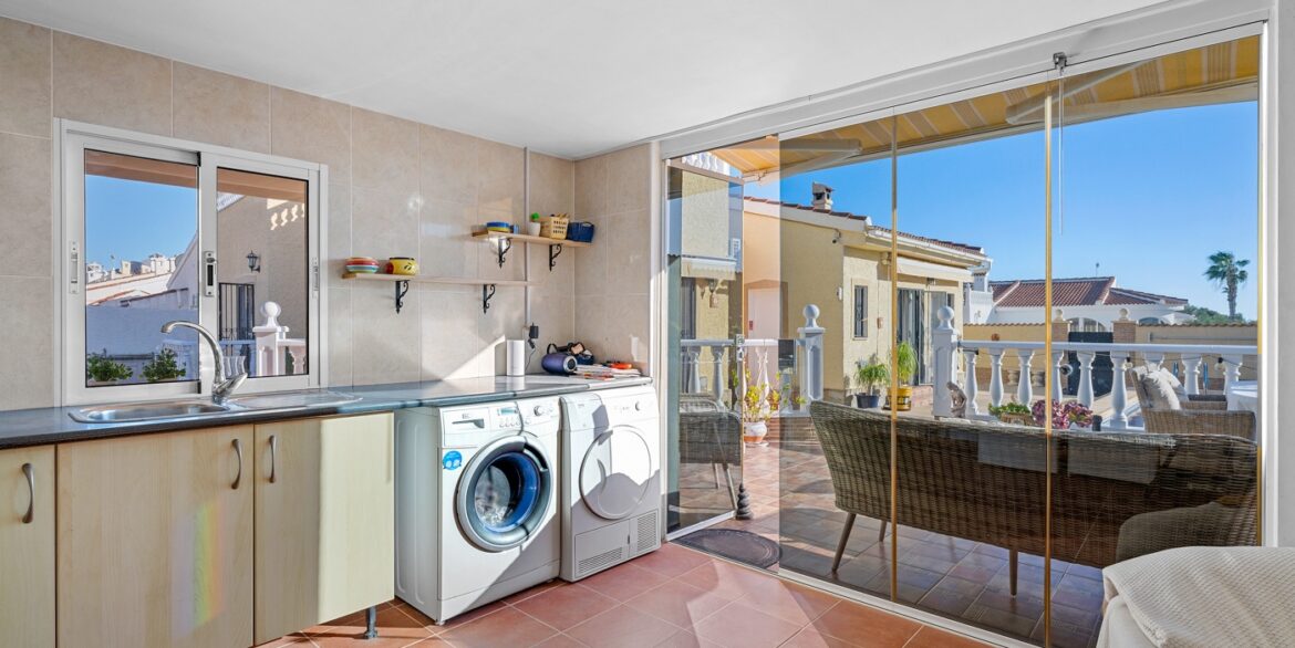 o_1jhisjb3g1fsm1j531qs315851cb13p