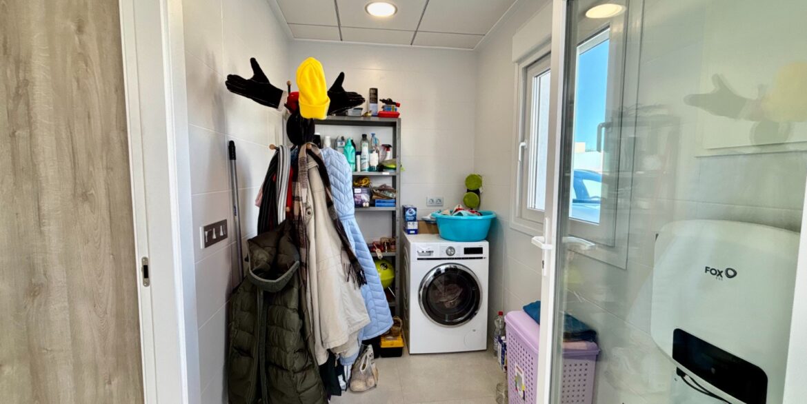 o_1jhjf0i3d6mf12r01030pav1l112b