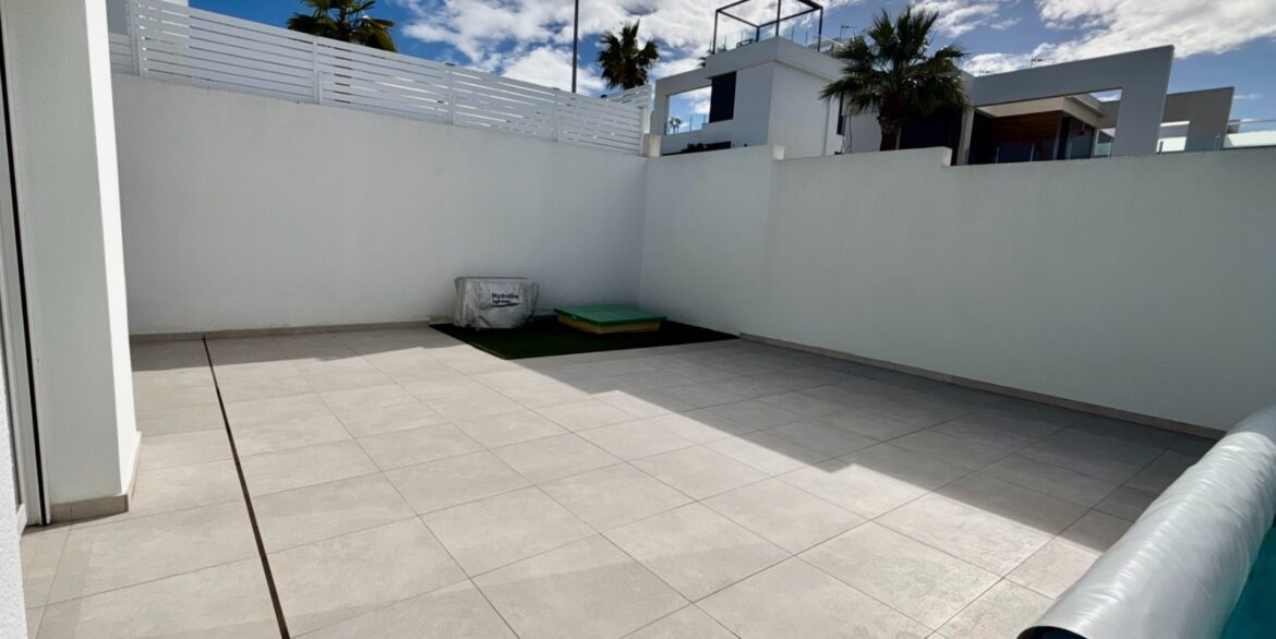 o_1jhjf0i3dgi61jlo1tg9gfo1qi12q