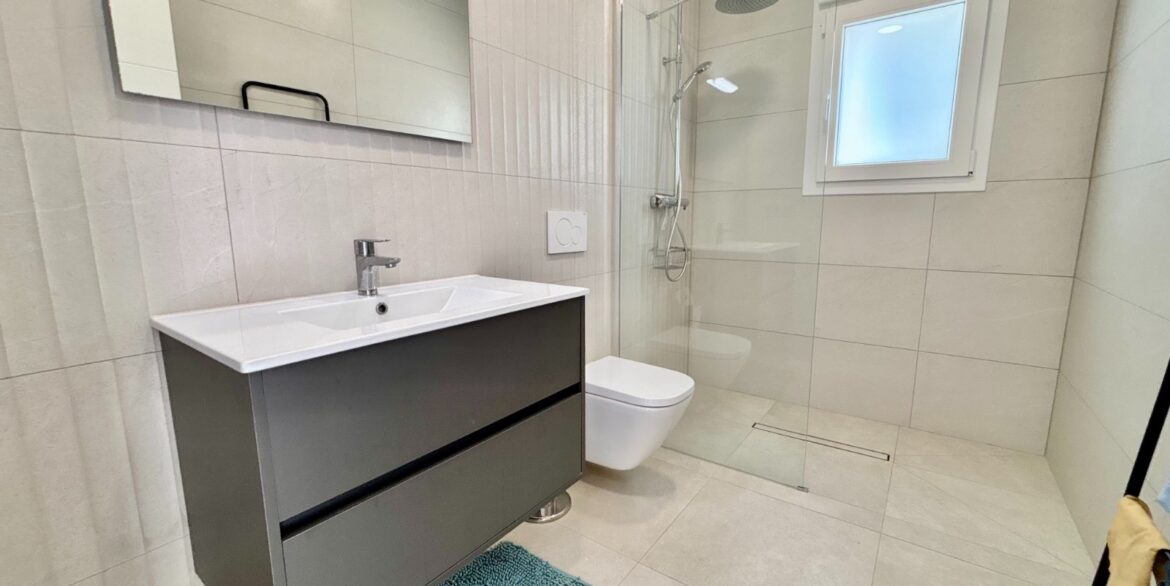 o_1jhjf0i3dlr811dcbhgsja1eee2f