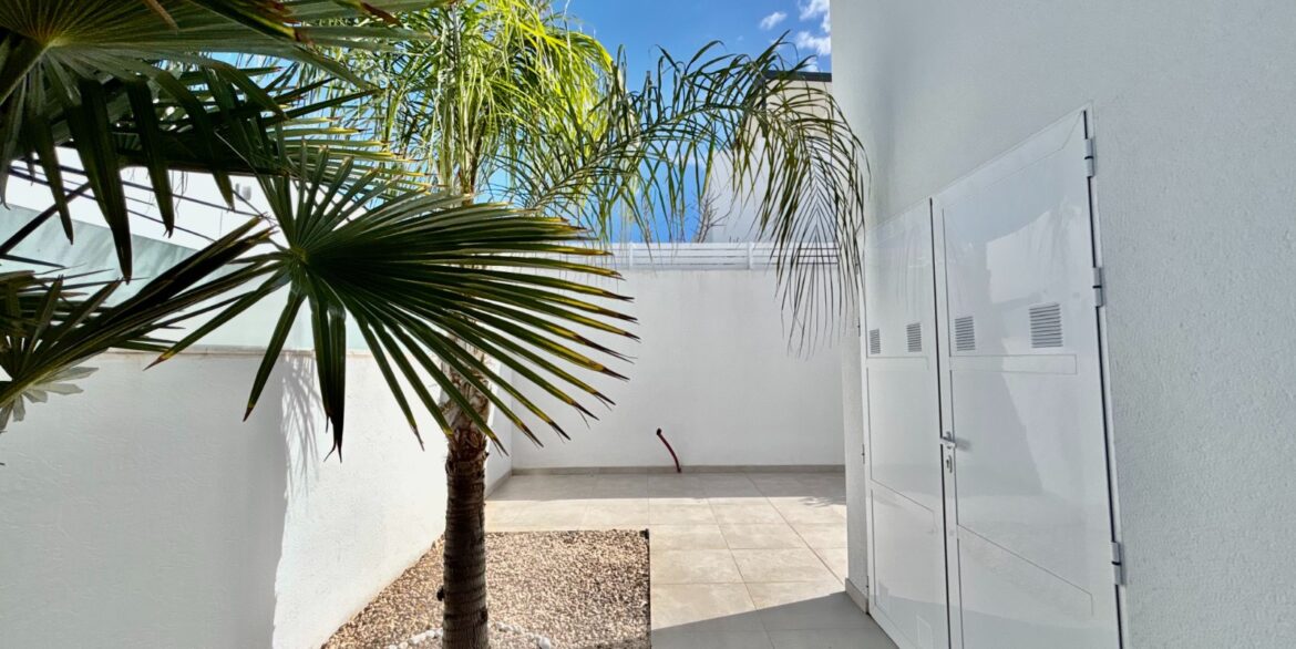 o_1jhjf0i3dn1oe8m1tdkfiqet2m