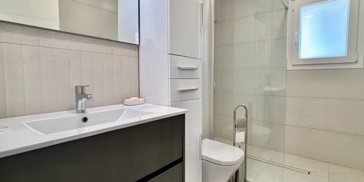 o_1jhjf0i3dna0o5t1lkf16tr1ace2i