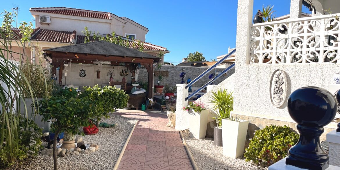 o_1jho34huj1de61fr5vb76ardvh2d