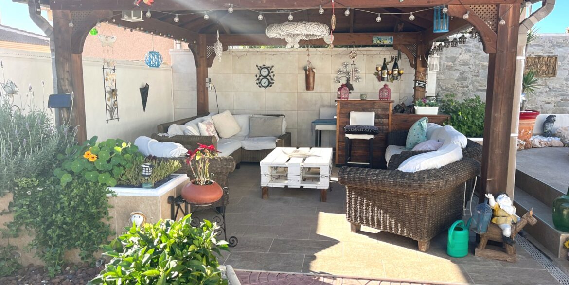 o_1jho34huj1g6k1kub1rpa1ddulu12e