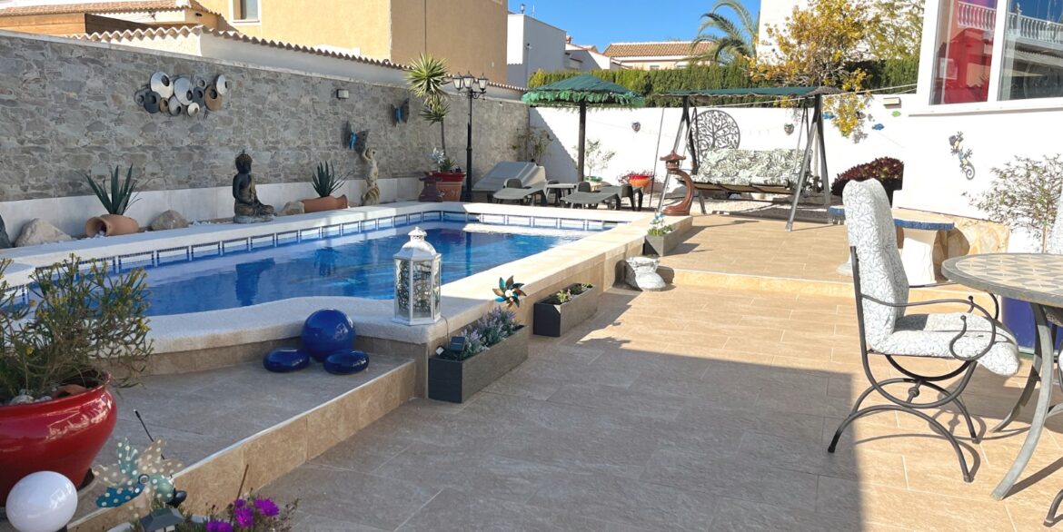 o_1jho34hujec4jmg103i1a0p4712f