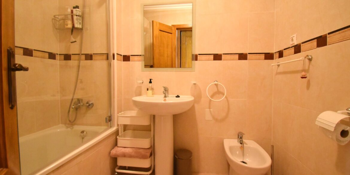 o_1jhr3tmqe11nj128g9fo17r2sbe26