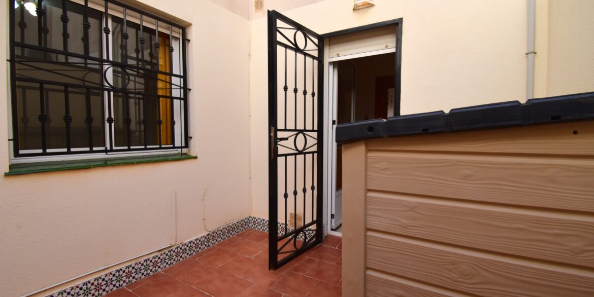 o_1jhr3tmqe1dv8jcq1e861t8g14lt2b