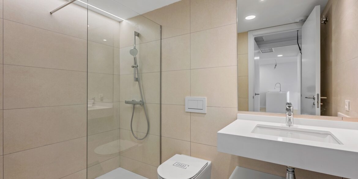 o_1jht5bhgl111p12g2noge2ubf53c