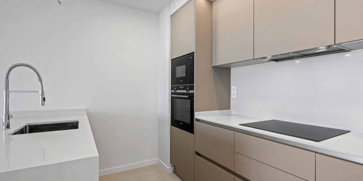 o_1jht5bhglbf22ff2dhnhqdc83h