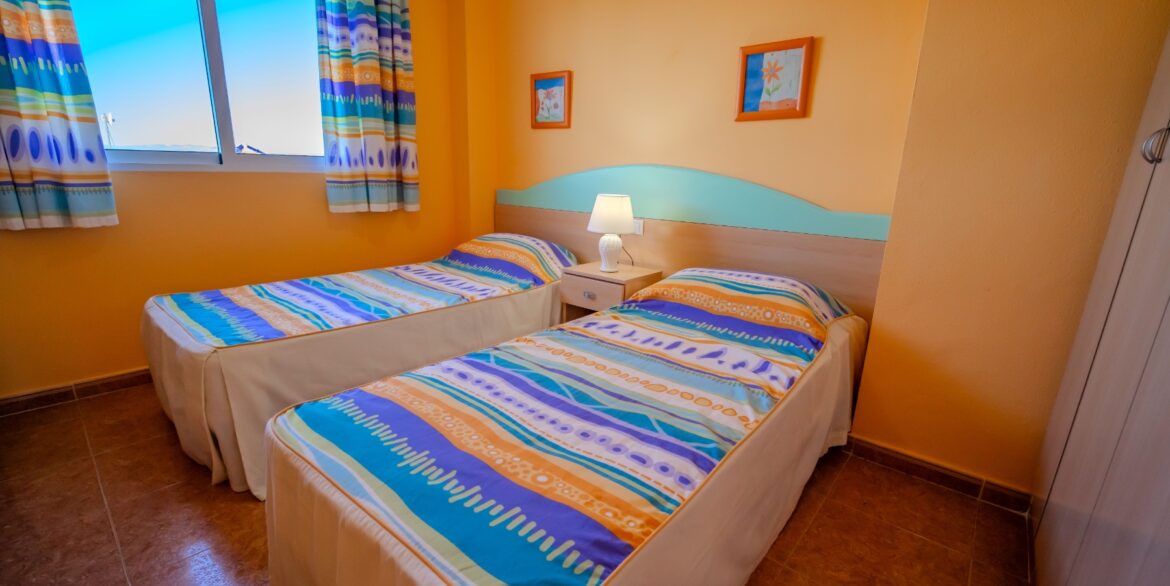 o_1jht9k4kh1bmlmevspe1f4118l12r