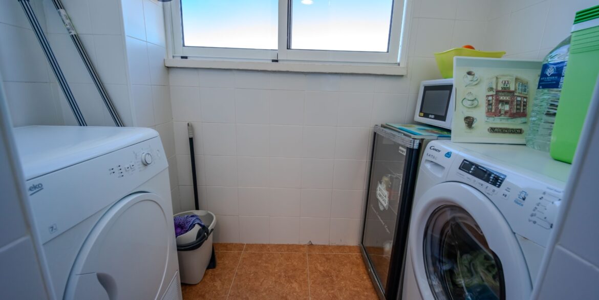 o_1jht9k4ki1shp7gkeplvd22ok31