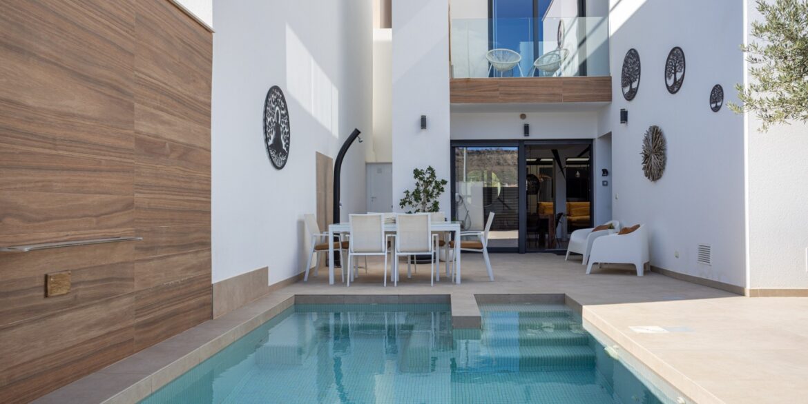 o_1jhtim2dhcgo1p9u1j7hdr71umd4f