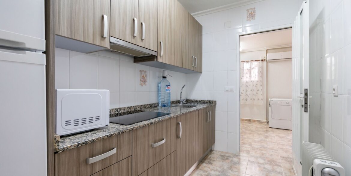 o_1jhtki0advi6qr41kca1noe5c527