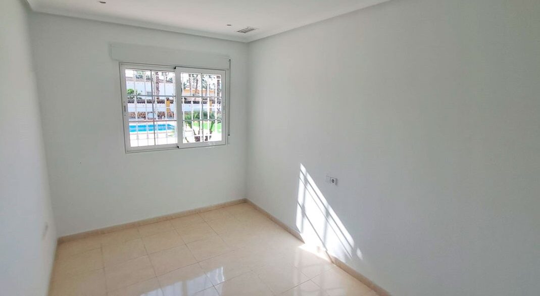 o_1jhtn7d3j13d71b6e1cmi111d1pi2e