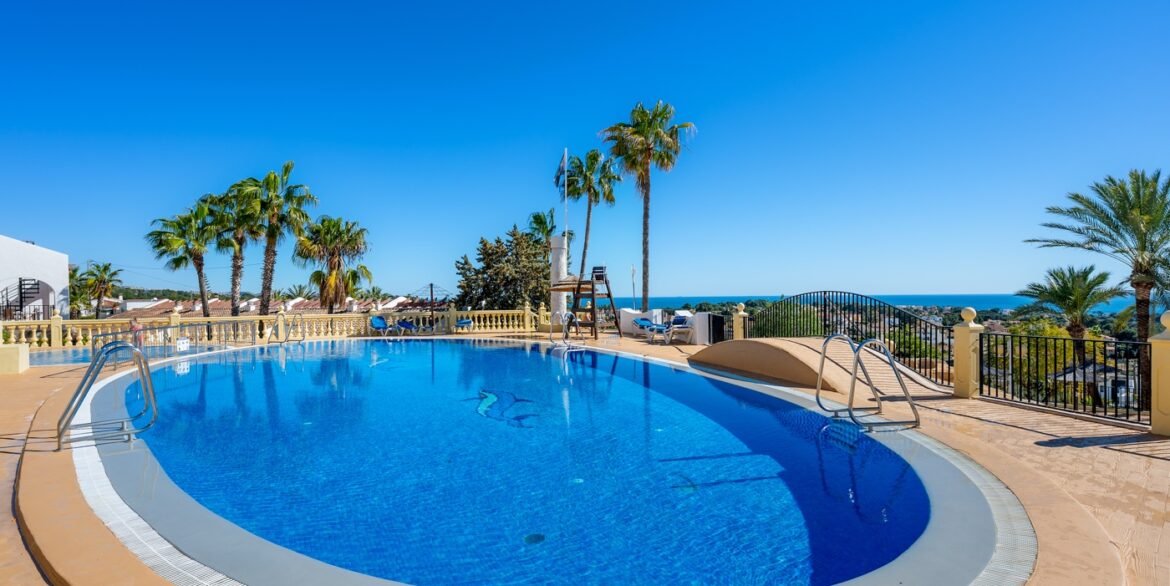 o_1ji3em1101bsuhu01u6f18g513242e