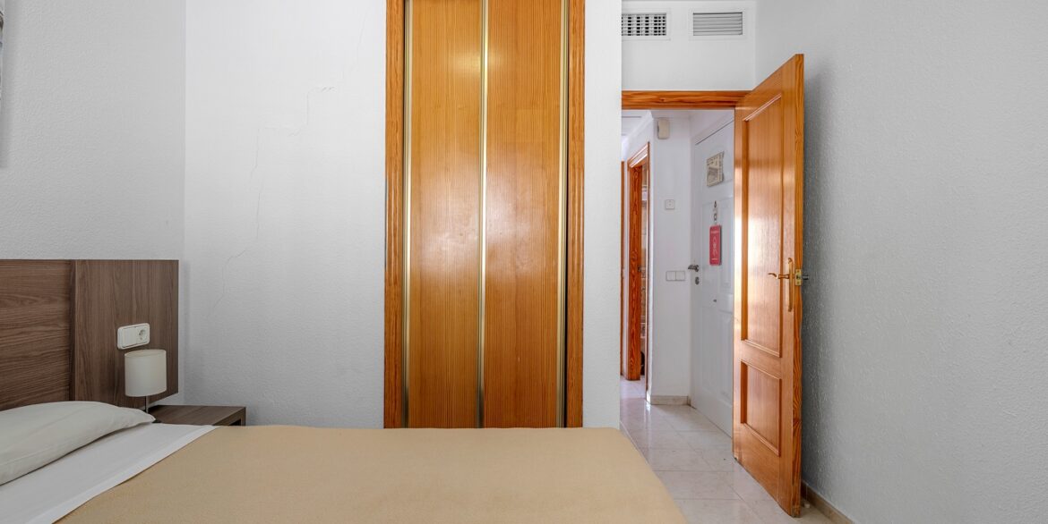 o_1ji3em1111dm9381i3fr3v6c42p