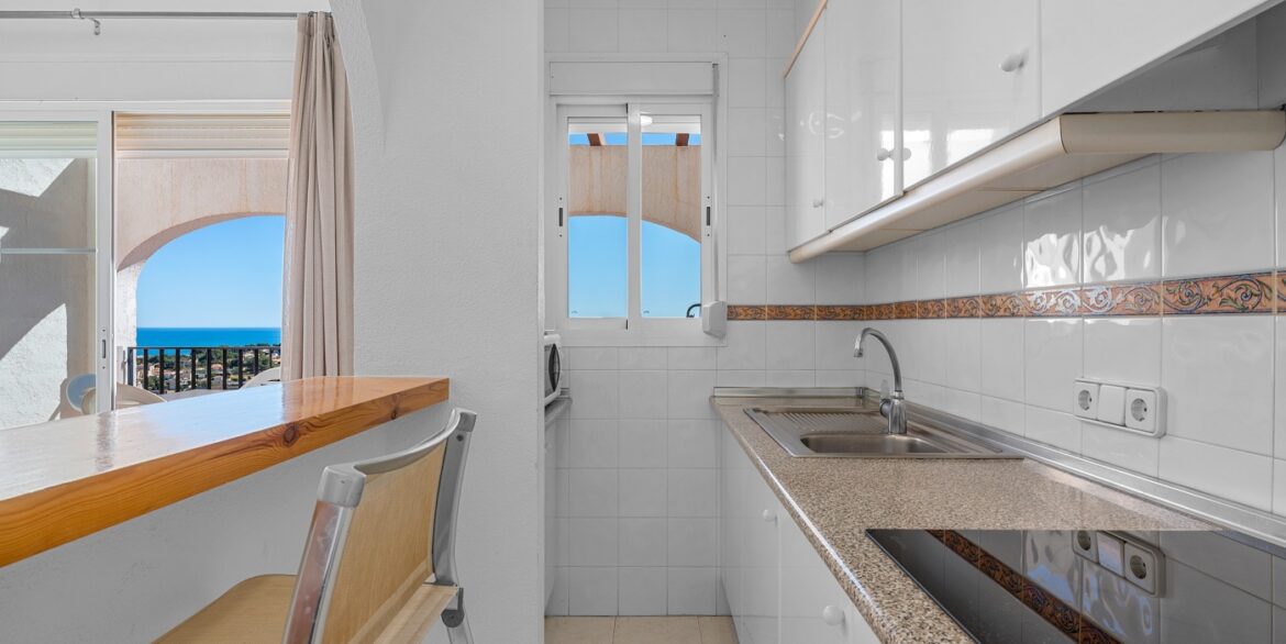 o_1ji3em111r7tsp5tp119b710um30