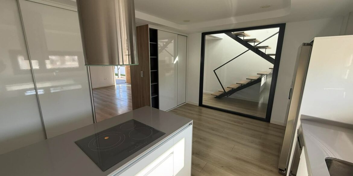 o_1ji7u9evs9uv51utc2jln14pm2c