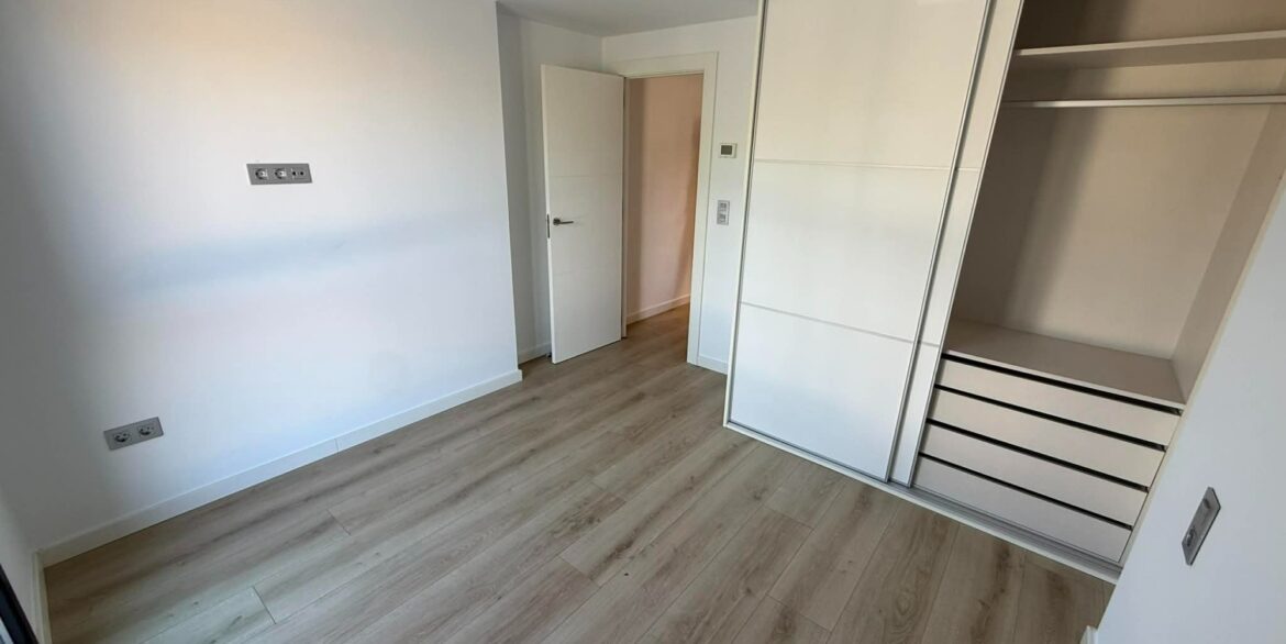 o_1ji7u9vdj1kjb1uif32bk831lep80