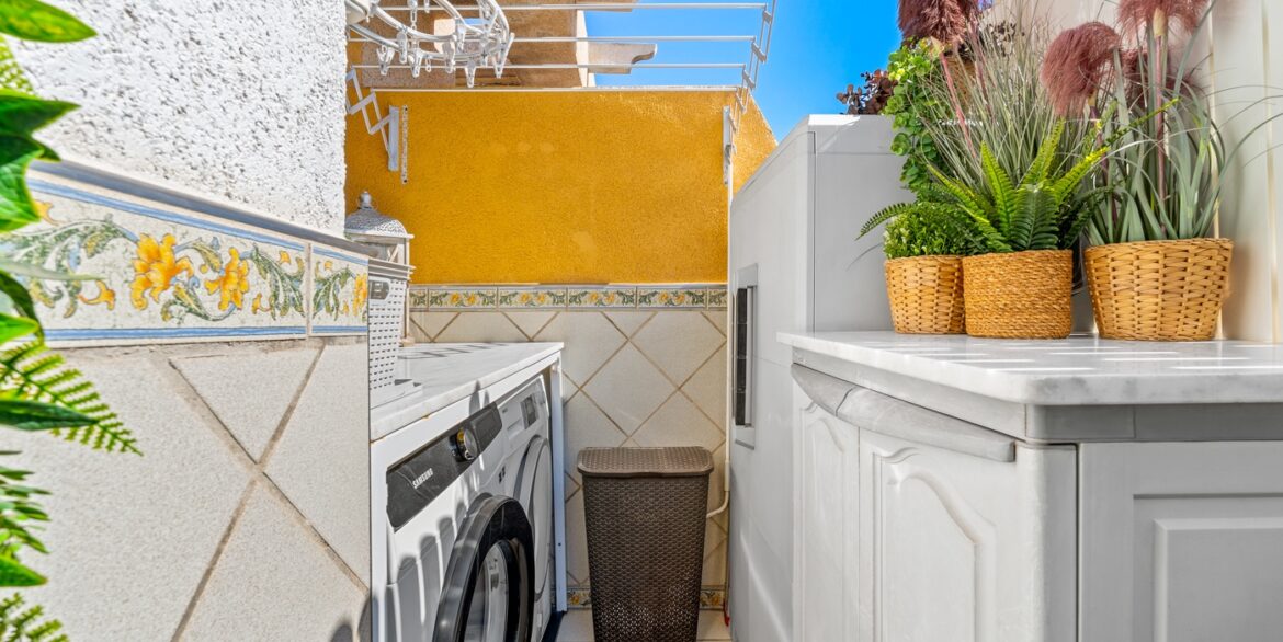 o_1jicif3101ak91kga7f7ro1nmt39