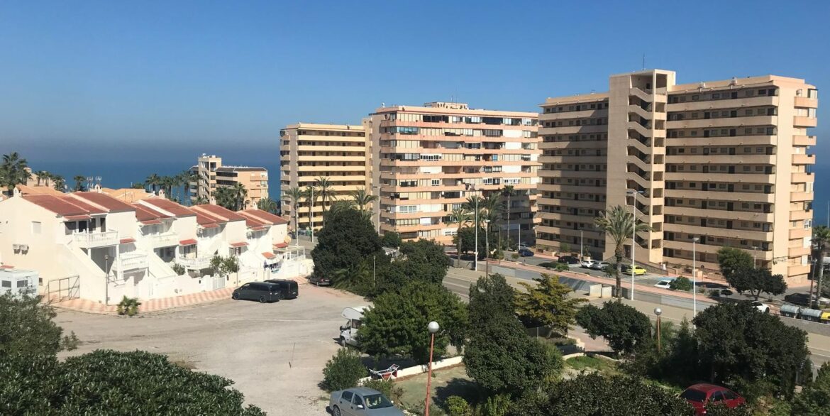 o_1jiffs9dj1rpiqgakjqkoe17n12e