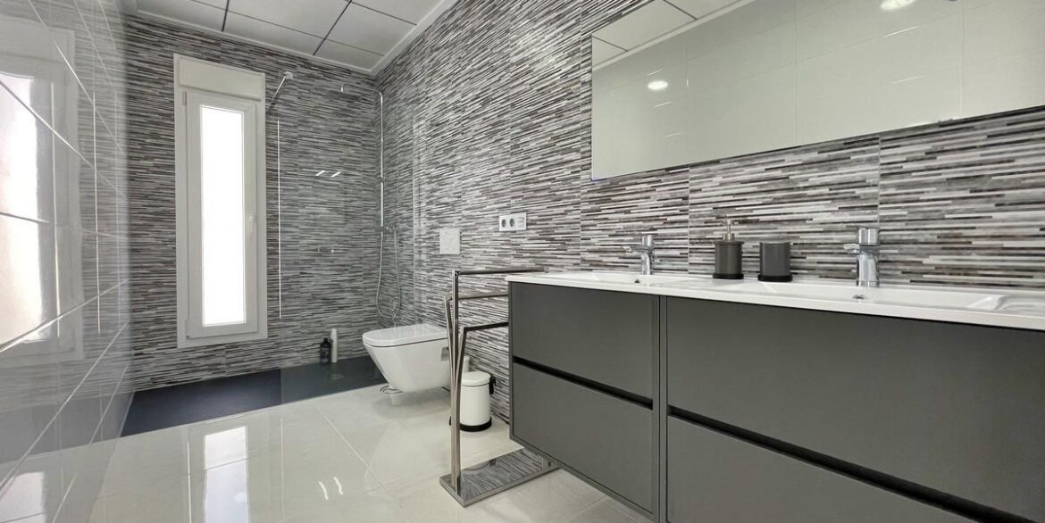 o_1jifnvg7a14r61qnn1lmb2u14ldaa