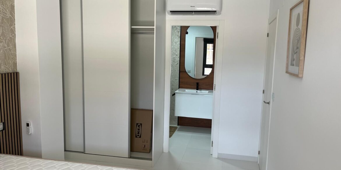 1004423_699d5b3723653