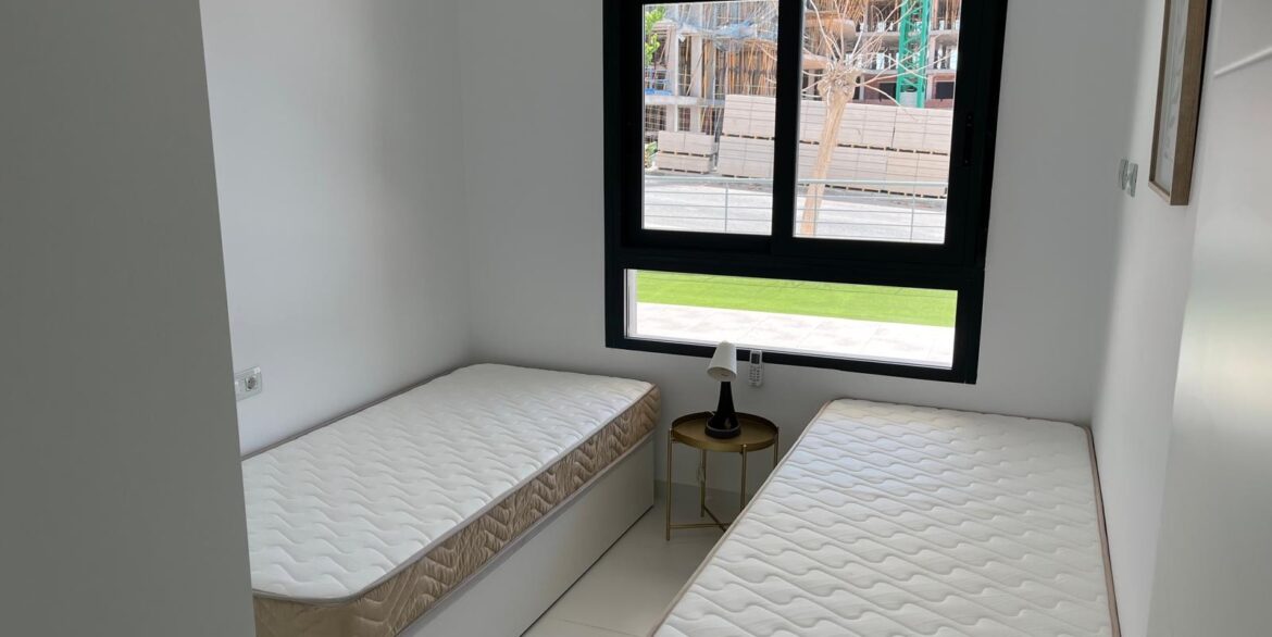 1004425_699d5b1ceb687