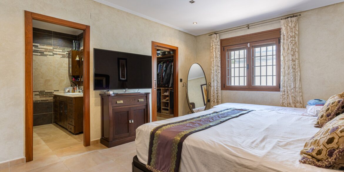 1053847_699d5b58f0e83