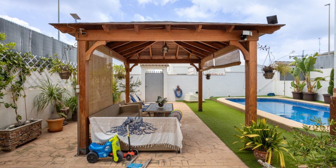 1053869_699d5be1a3017