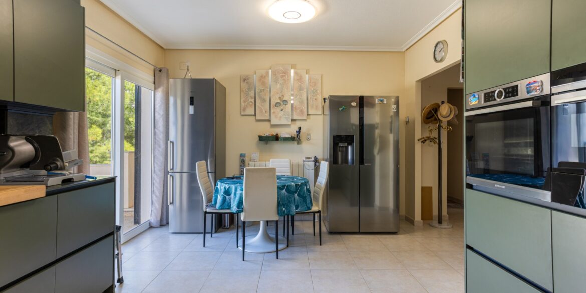 1140384_699d5bc22d960