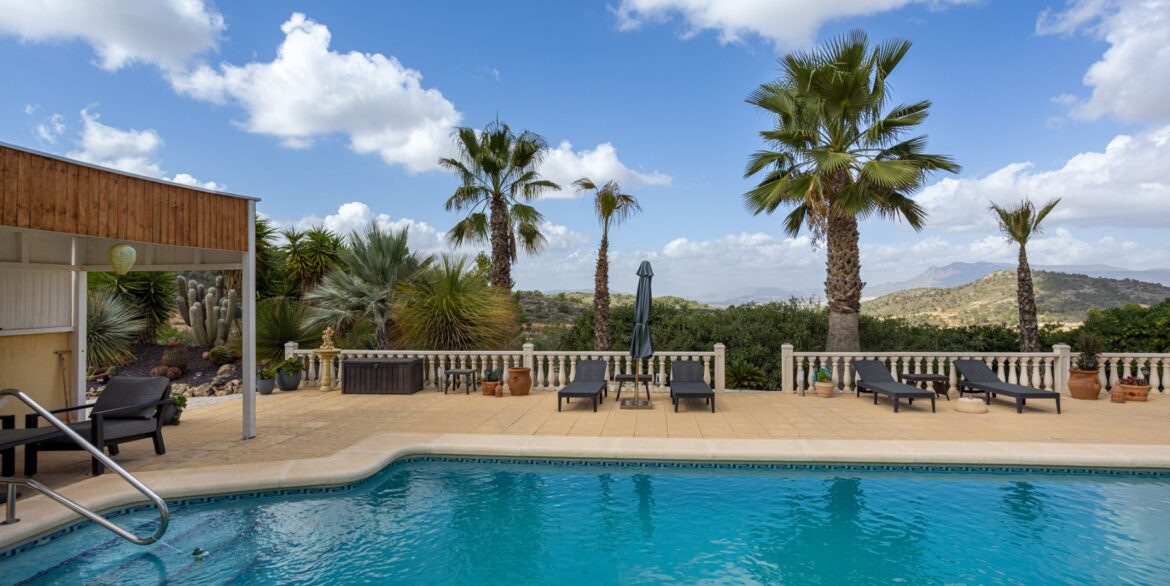 1140409_699d5bcf05b41