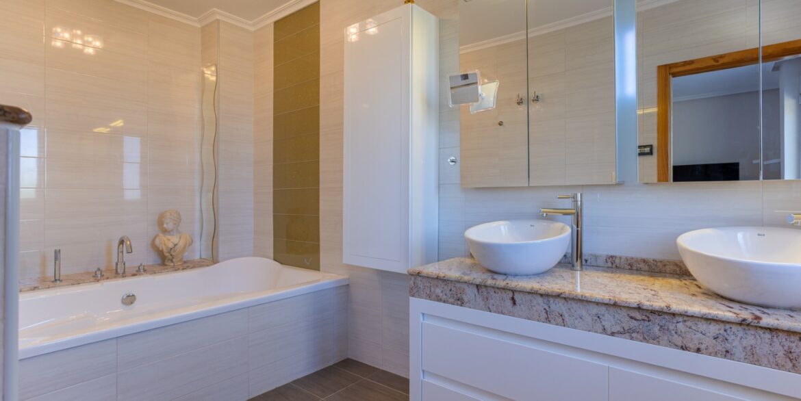 1141173_699d5b75358db