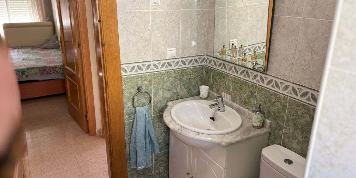 1155559_699d5b87c6403