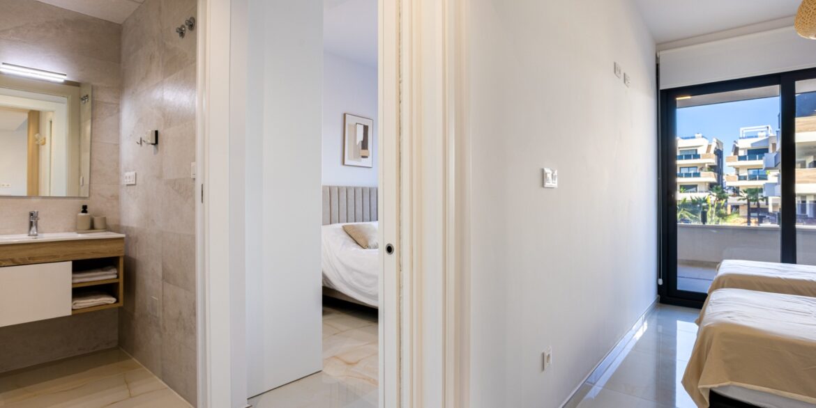 1200270_699d5bc0e94dd