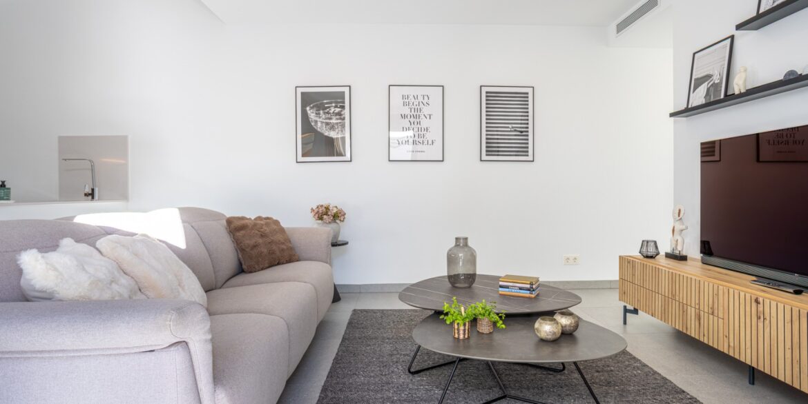 1240963_699d5bf227800